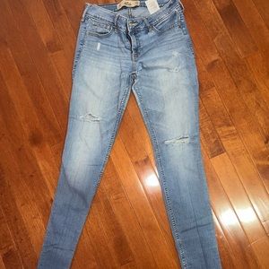 Distressed skinny jeans